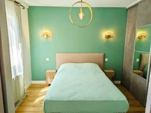 Image of Maisonnette Avec Jardin Jacuzzi et Piscine Dans un Quartier Résidentiel