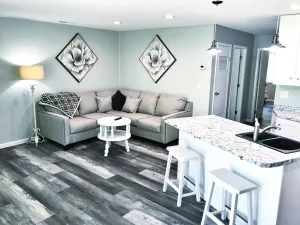 Image of One level condo\/ King bed, WiFi- sleeps 4
