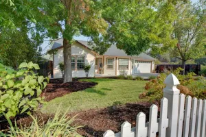 Image of Enchanting 3 BR, minutes from Winerys, Snow Sking, exhilarating Rafting Tours.
