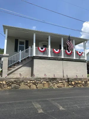 Image of Quaint New River Cottage - Relax and enjoy nature’s beauty in Fries, VA