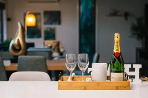 Image of Charming Home in Sunnybank close to plaza with Pool