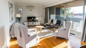 Image of 🐶🐶 PET FRIENDLY : Large 5bd,3bth,pool,public transport .🐶🐶