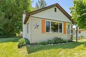 Image of Chippewa Lake cabin w\/ pickleball court!
