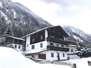 Image of Entire hostel for rent, perfect for groups