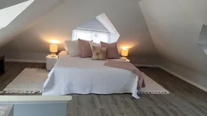 Image of Beautiful 2 Bedroom GRACE COTTAGE. Adjacent to lake