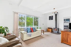 Image of Your position is assured from this much-loved holiday house (sleep 8).