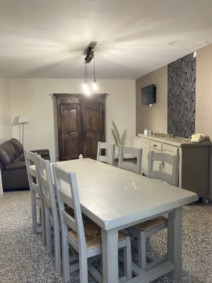 Image of Quiet house with private parking near landing beaches