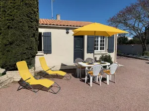 Image of Detached cottage and outdoor space, Wifi, direct access to bicycle path