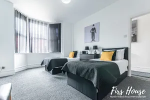 Image of ✔4BR House✔Spacious Bedrooms✔For Families&Contractors✔StreetParking✔FreeWIFI