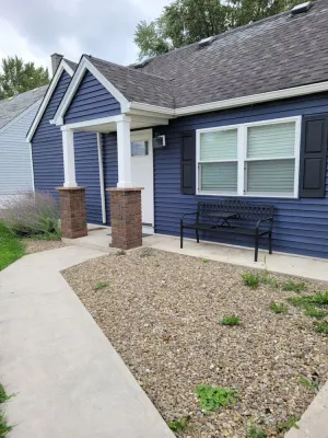 Image of Nice house with private parking, king bed fenced yard