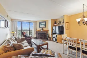 Image of Pinnacle A15 Remodeled kitchen and bath with shuttle to the slopes everyday of the week. The outdoor pool, hot tub, and, tennis courts are open during summer only.