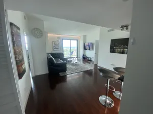 Image of Quiet 2\/2 High-rise at the Tallahassee Center