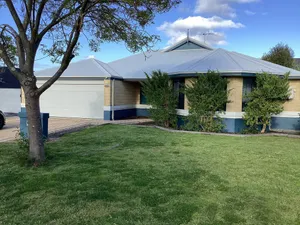 Image of Full private 3 bed House in quiet location 5 mins from beach in Yakamia,Albany.