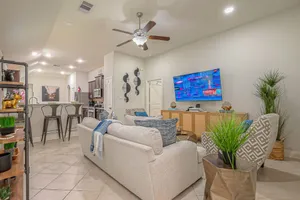 Image of Houston\/IAH Galore: Free Parking, 7 Beds, Sleeps 10, Wi-Fi & 10 Mins from IAH!