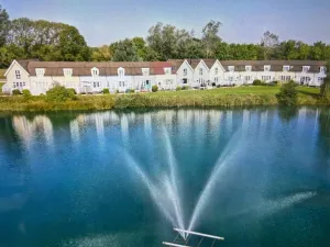 Image of New Hampton style house on Cotswold lake -sleeps 6