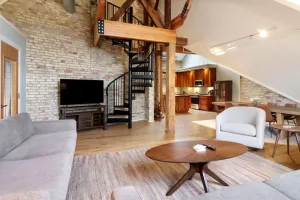 Image of Chic Newly Remodeled Condo in the Historic Commons