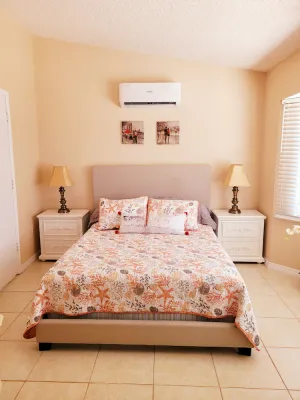 Image of Large and bright studio in the middle of Sarasota