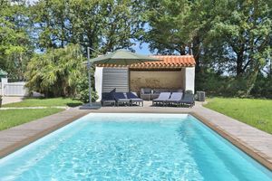 Image of Villa piscine etang et foret