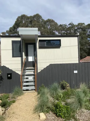 Image of Bushland setting close to Sydney CBD- stand alone apartment