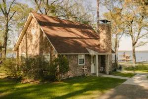 Image of Sunrise Shores - Waterfront Cottage sleeps 8.