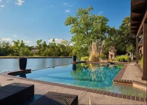 Image of WATERFRONT 🎣 | INFINITY SALTWATER POOL 🏊 | HOT TUB | LAKEFRONT | LAKE HEFNER |