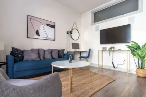 Image of Luxurious 1BR Suite | Pool, Parking, Gym Access