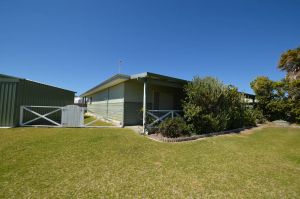 Image of Fantastic holiday home is located right on the entrance to Back Beach.