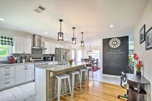 Image of Modern Mid-Term Large Yard Pet-Friendly - Sleeps 7