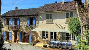 Image of Charming 5 Bedroom Farmhouse, close to river + tourist sites. Sleeps 12 + babies