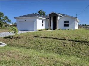 Image of Spacious New Build Close to Fort Myers Sleeps 10+