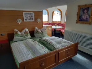 Image of Tower room 2 - Waldheim House