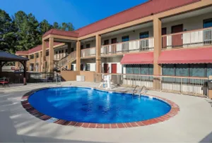 Image of Value Stay: 2 Family-friendly Units w\/ FREE Parking and Breakfast! Pets Allowed!