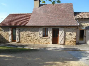 Image of perigourdine house in the countryside