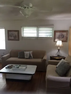 Image of Older cozy efficiency home near downtown Birmingham and UAB