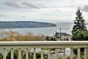 Image of Charming Puget Sound\/Mt Rainier View House