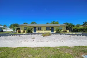 Image of 2 BR Home With Private Beach Access To Golden Beach - Luna Sea