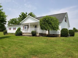 Image of 4 bedroom Tenant House at Muddy Boots Petting Farm...