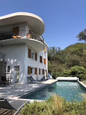 Image of Large house with swimming pool in the countryside 5 minutes from Gigaro beach