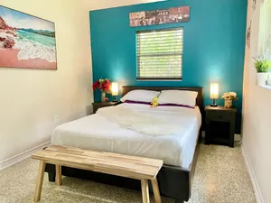 Image of 2 Minutes to Universal Studios Theme Parks - Central, Relaxing and Chic 1BR