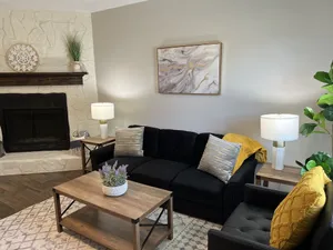 Image of Cute unit of a duplex near downtown Lawrenceville. Clean!