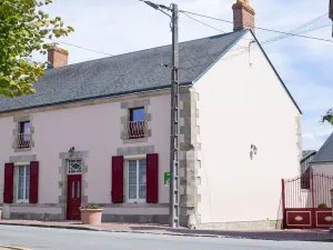 Image of Cozy Rural Retreat: Renovated Farmhouse with Private Courtyard, Near Paris, Sleeps 6
