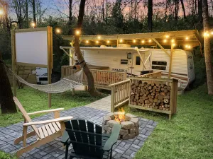 Image of Ramblin Rose Mountain Camping with Theater, Hot-Tub, Fire-Pit & Hiking Trails