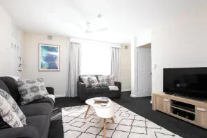 Image of CBD Apartment by the Park: WiFi & Parking
