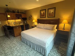 Image of Wine 🍇Resort Room *Snow * Mtn Bike * Hiawatha *