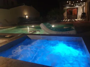Image of Gigean : modern villa with swimming pool, sleeps 8