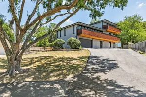 Image of Amazing and Peaceful, Totally Renovated Home in Grand Prairie