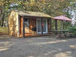 Image of Bunkhouse Dry Cabin Farm Rustic private secure