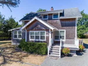 Image of Walk to the Beach & Coastal Comfort in Gearhart