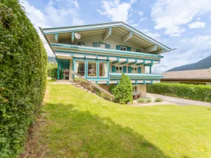 Image of Group house overlooking the waterfalls
