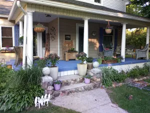 Image of UPPER 3 rm.  studio B&B steps from beach & farm markt\/shop'g.; dogs ok w\/fee.